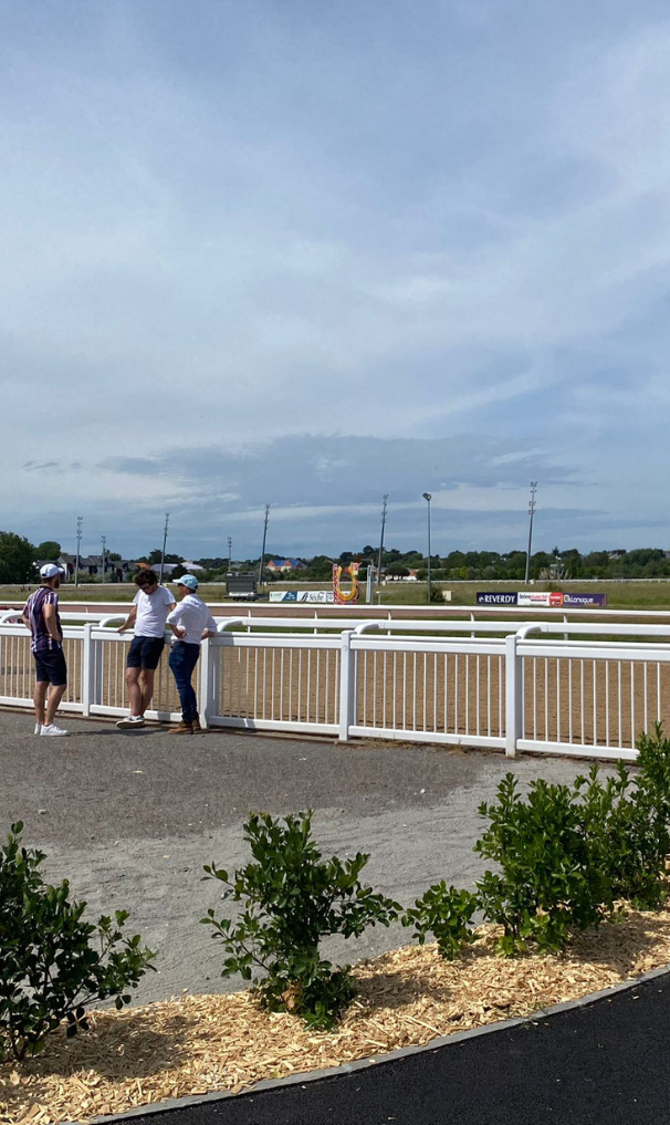 Vivez une expérience immersive lors de votre séminaire d'entreprise avec cette enquête policière en plein hippodrome de Pornichet